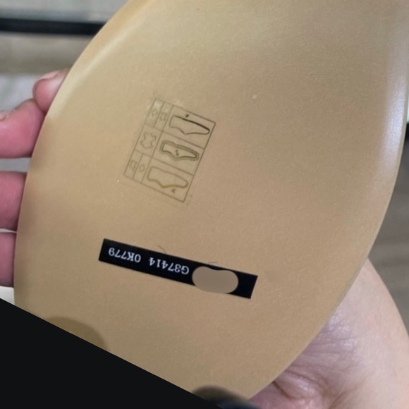 BNIB Authentic Chanel gold sequin thongs - Picture 7 of 8